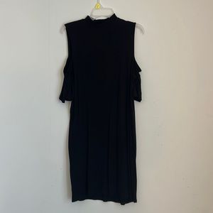 Black, turtle neck, could shoulder dress. Never worn, 1x size.